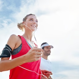 Vitonella üzerinden sağlık verilerini kontrol eden kişi